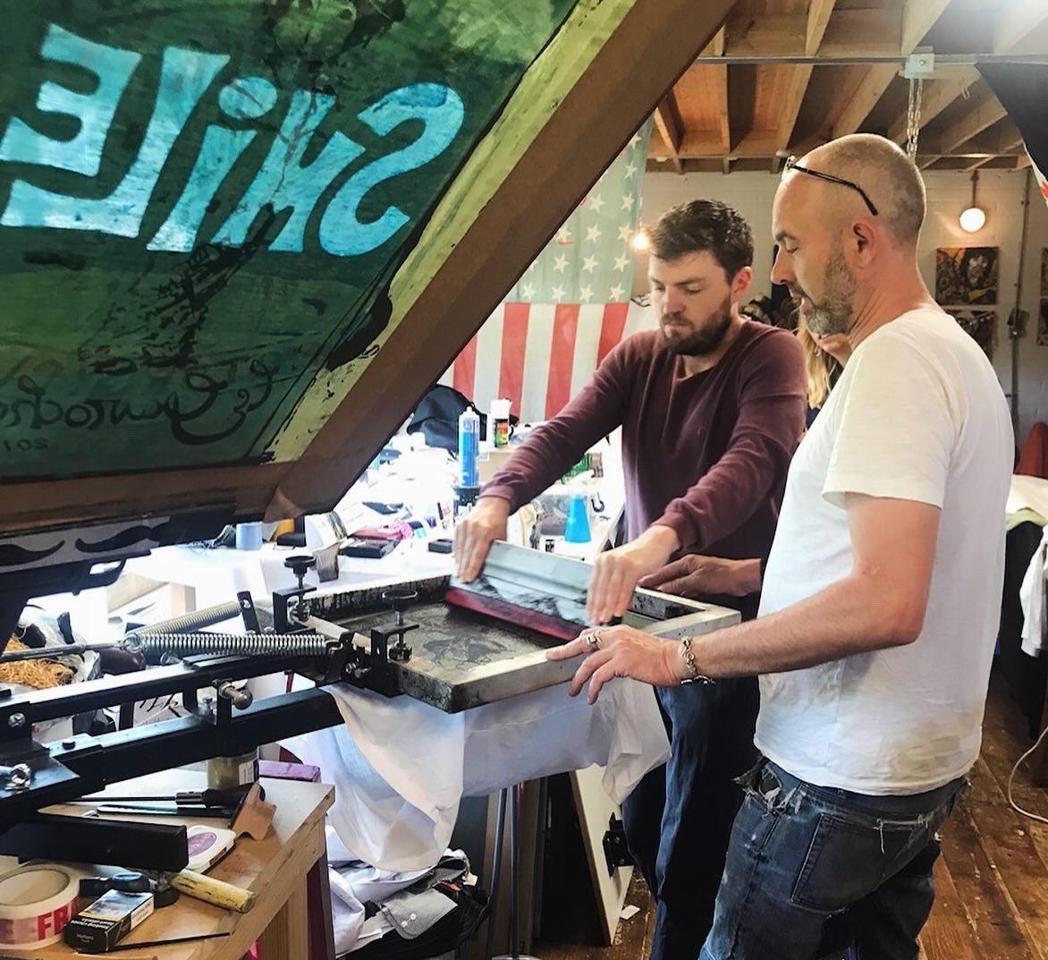 NewsfromBedlam's tweet photo. Correct of this moment available list of Tom Burke @OpSmileUK #silkscreenprint tshirt is:
2 long sleeved SMALL
2 short sleeved MEDIUM
4 long sleeved, 2 short LARGE
1 short, 4 long XL
3 short, 1 long XXL
2 long XXXL
£30 short, £40 long +£10 post UK (£15 RoW)
PM for link to pay https://t.co/V3weE471Je