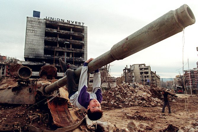 conflictushebdo's tweet photo. THREAD: Le siège de Sarejevo (1992-1995) https://t.co/EKYJyG1zRy