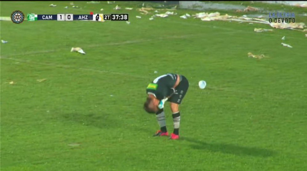 leogabes's tweet photo. Ojalá que no se repita, ver a un pibe que se rompió el lomo todo el año para lograr un sueño llorando en pleno campo de juego, sabiendo que todo fue en vano. No les importa nada. https://t.co/KjMjA4u3ZH
