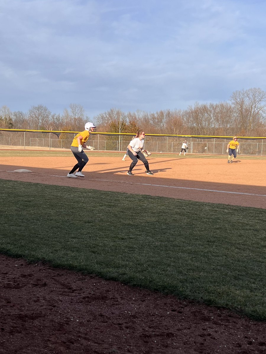 Avon Oriole Softball tweet media
