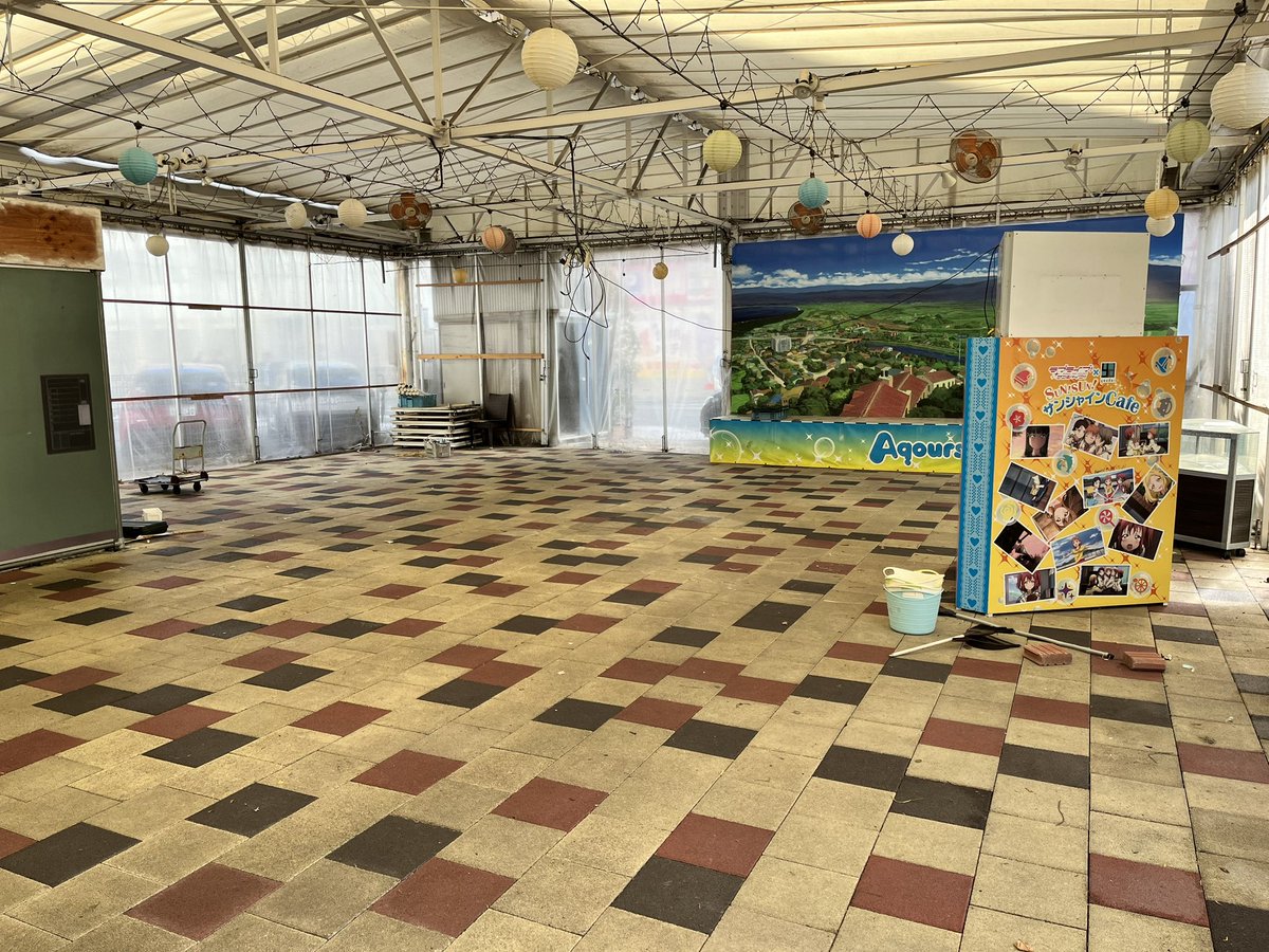 sun3_info's tweet photo. 店舗の撤収が終わりました。
なんか寂しさが今になってこみ上げてきます。
この場所で、約10年前ビアガーデンとしてスタートし、7年前からカフェとして営業をしていきました。いろんな方との出会いやいろんな場面が思い出されます。10年間ありがとう。 https://t.co/t4IRphChxI