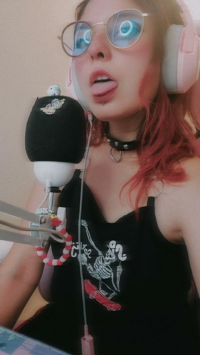 Ya en directo nwn hoy jugaremos a la ruleta :x y anunciaré nuevas cositas uwj twitch.tv/carowiza