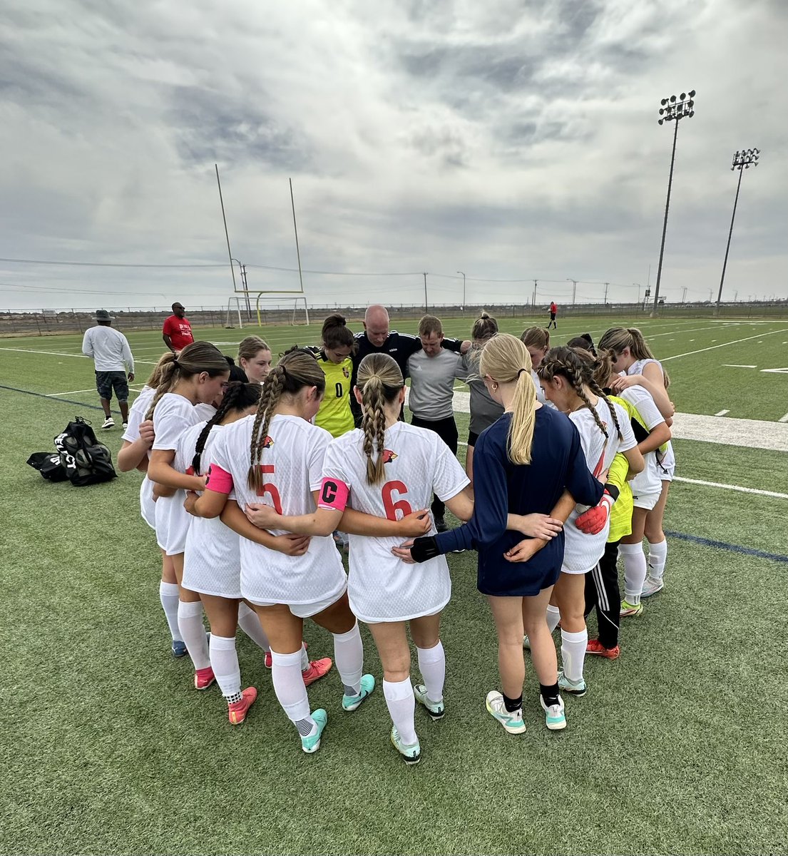 LadyCard_Soccer's tweet photo. A quick business trip with the family! ❤️💙 Proud of our girls https://t.co/6ypbLtmAfH