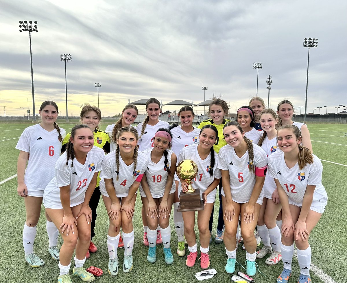 A quick business trip with the family! ❤️💙 Proud of our girls