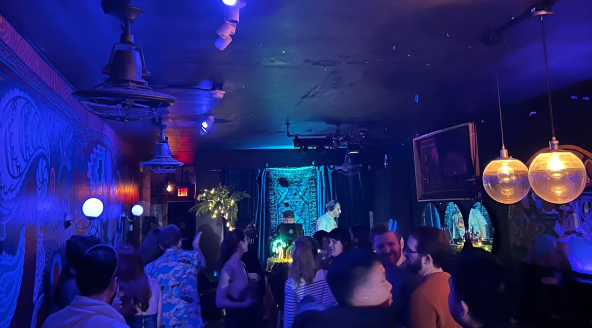 nufunk's tweet photo. ⛵️Here's a couple of snaps 📸 from Saturday's #HarbourNights, the new the premium party series that blends #YachtRock #SmoothDisco &amp; #RareFunk with DJs @JChameleonDJ, #Scullyfunk, #Gazza &amp; #JayNuFunk at Tapestry @KensingtonMkt #Toronto https://t.co/EXlhrCMguT
