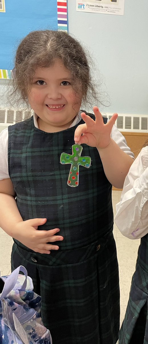StPatsYorktown's tweet photo. In our After-care Enrichment Craft club, the students worked on their Lenten crosses. #stpatspride #catholiceducation #enrichment https://t.co/LU7BD2oPzn