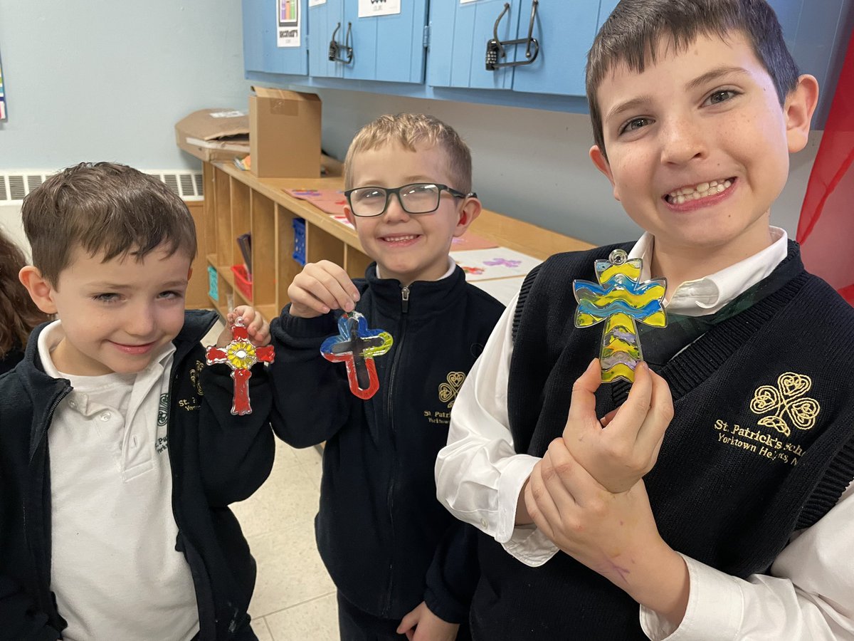 StPatsYorktown's tweet photo. In our After-care Enrichment Craft club, the students worked on their Lenten crosses. #stpatspride #catholiceducation #enrichment https://t.co/LU7BD2oPzn