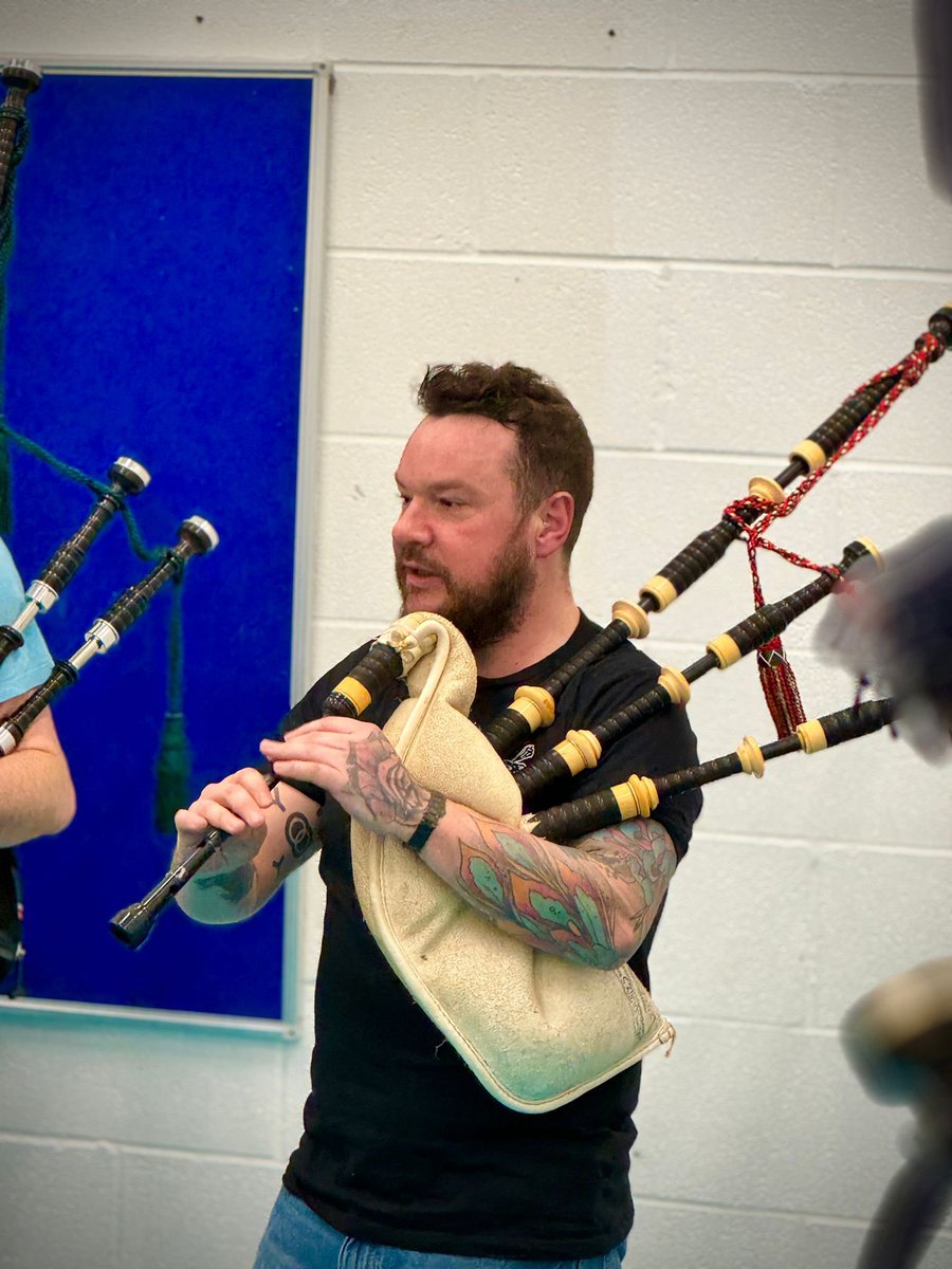 AlihuttonPipes tweet picture