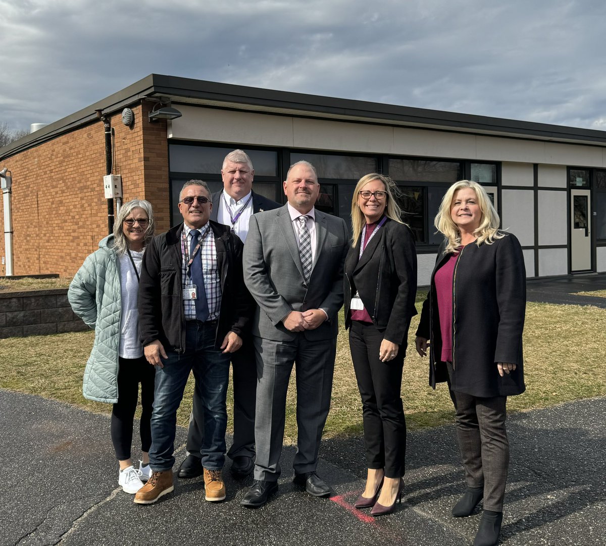 I had the pleasure to meet with leaders from the Port Jefferson School District to discuss the impacts Governor Hochul’s reduction of foundation aid will have on their entire educational community. Tell the governor to fully fund foundation aid!@ @nysut