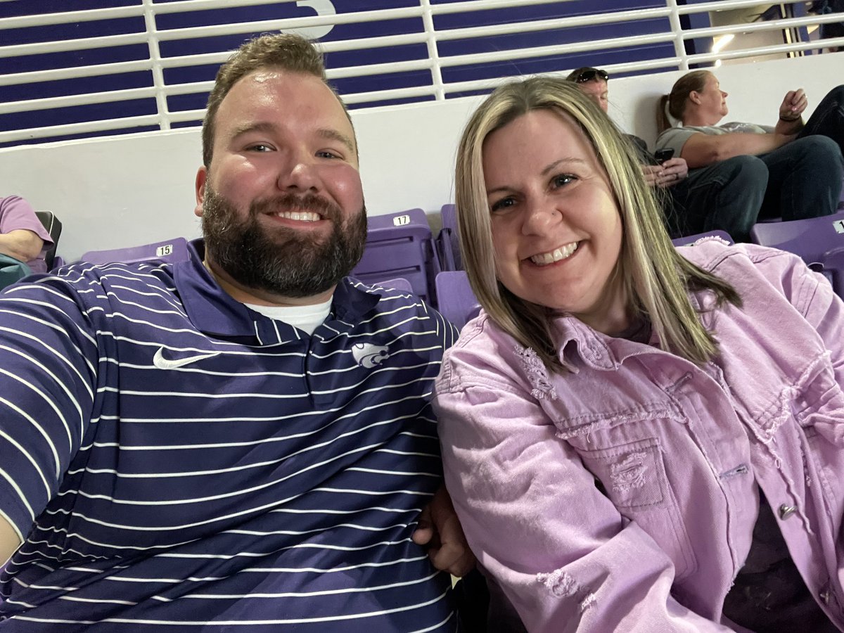 logiehays's tweet photo. ready to watch  the ‘Cats play some basketball with @beckyk313! 💜🏀 https://t.co/Vuqffrc0hh