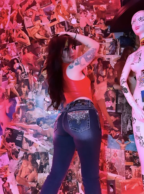 Do you like my ass in jeans? https://t.co/wD3ZsjS47F