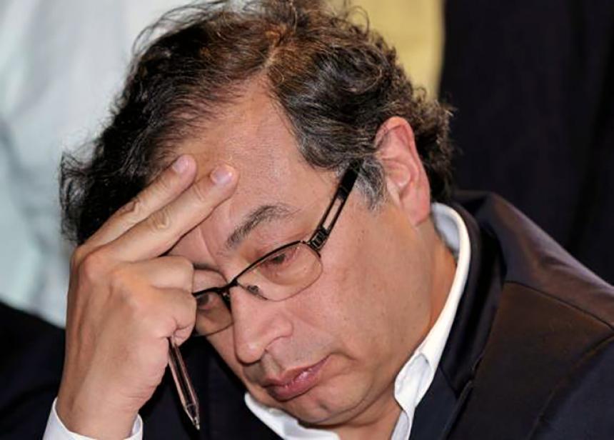 A Petro lo han "traicionado":

- Nicolás Petro al robarle dinero de su campaña.

- Armando Benedetti al poner en evidencia los dineros ilícitos de su campaña.

- Juan Fernando Petro al conseguir votos de narcotráficantes en carceles.

- Alejandro Gaviria al criticar su reforma a