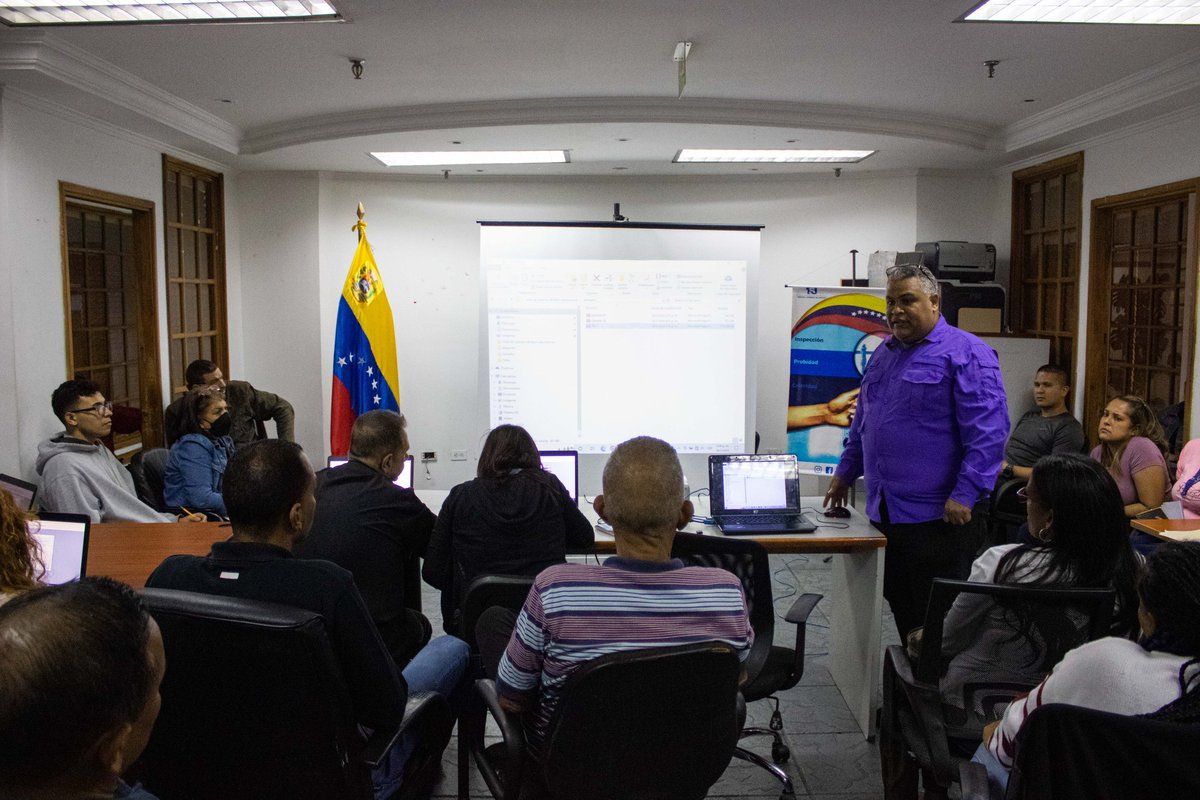 gladysrequena's tweet photo. #26Feb Trabajamos en nuevos metodos de administración de la información mediante libros digitales. https://t.co/z2LGr1oWYz