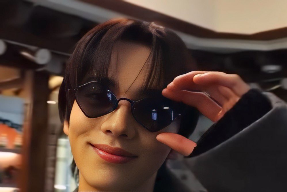 shinyuarchive's tweet image. SHINYU IN SUNGLASSES LOOKS SO COOL