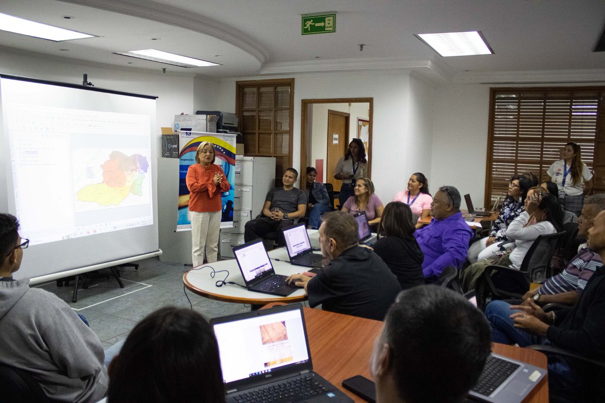 gladysrequena's tweet photo. Este lunes me reuní con el personal que conforma la Coordinación Nacional de Inspección y Vigilancia de la Inspectoría General de Tribunales, a fin de avanzar en la construcción  de un formato digital de presentacion de informes que recojan las Inspecciones de carácter complejas https://t.co/aQFAQ0eszi