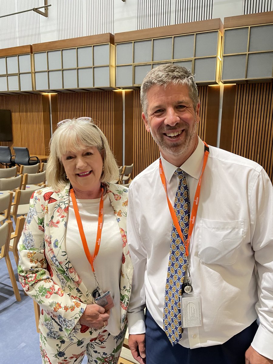 Caught up with Jonathan Smithers at Arthritis Australia’s Parliamentary Friends event. The report launched looks at the future burden of the disease &amp; predictions to 2040. Fascinating reading but the numbers are concerning. Thanks Arthritis Australia for this great resource.