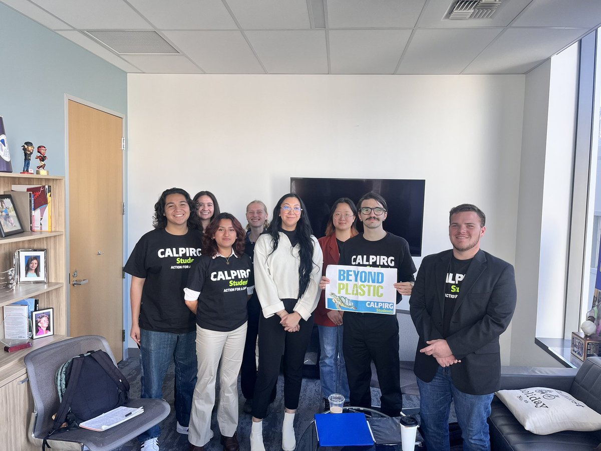 jhurtadoooky's tweet photo. Very informative meeting with @SpeakerMcCarthy thank you so much for meeting with @UCBerkeley CALPIRG   …keep in contact luv ucb chapter #BreakFreeFromPlastic #SaveSolar #CampustoCapitol https://t.co/3wKM8BqMF7