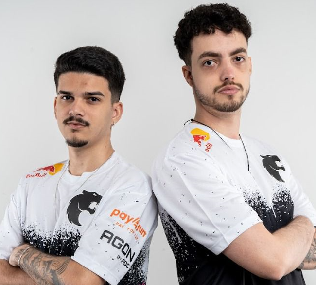 os cara fazendo aquecimento e o neyzz com essa foto de wallpaper no pc pqp..

o <a href="/furyzlol/">erick susin</a> é low profile mas quero exaltar o quão bacana é trabalhar com ele e aprender/discutir.

Vamos juntos fazer a <a href="/FURIA/">FURIA</a> continuar sendo o time que melhor trabalha a base de jogadores novos.+
