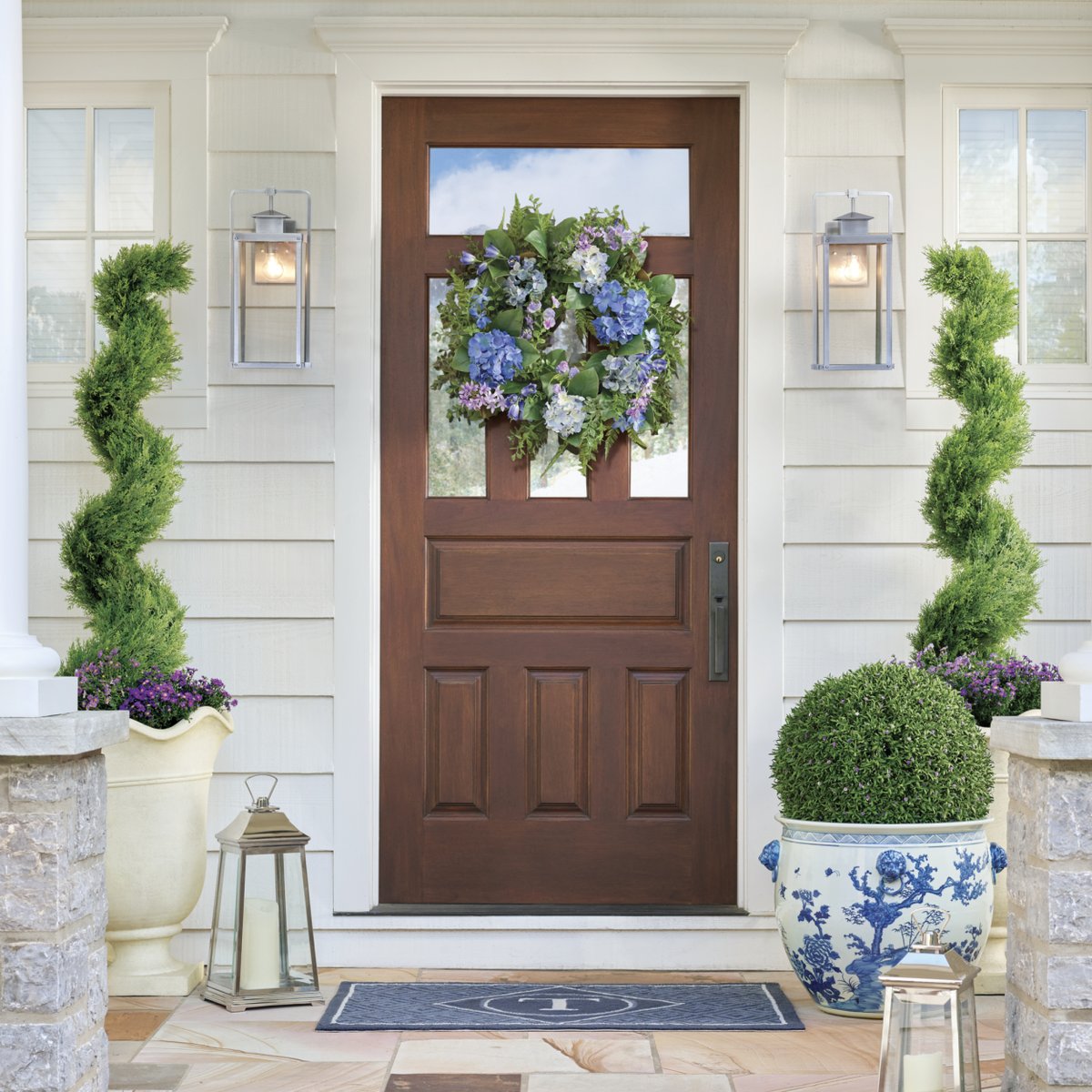 Frontgate's tweet image. Summon spring by creating a warm and welcoming front porch full of florals and shades of the season. 
.
.
.
#curbappeal #frontdoorstyle #frontporchdecor #decoratingideas #homedesign