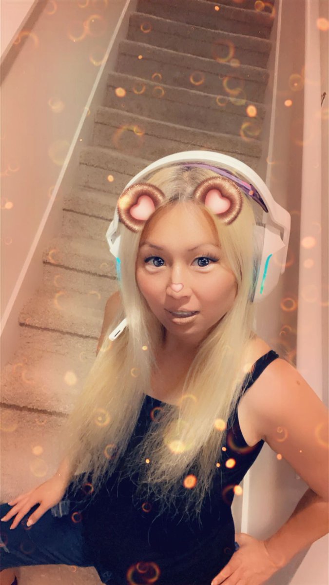GamerGirlKitana's tweet image. Come find me on #twitch you know where to find me twitch.tv/gamergirlkit #supportmain #leagueoflegends #selfie #picoftheday #livestreaming #livenow