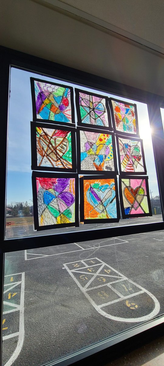 BCreative_Chaos's tweet photo. Put up my 1st Romero Britto inspired "stained glass" hearts today. 💕
#artedu #k12art https://t.co/AaQ3PAsW9L