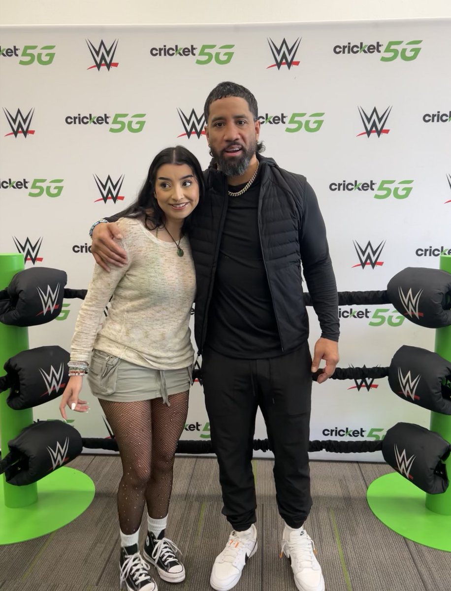 think i looked busted in these but ik the twitter stans appreciate it #yeet #jeyuso #cricketwireless @WWEUsos