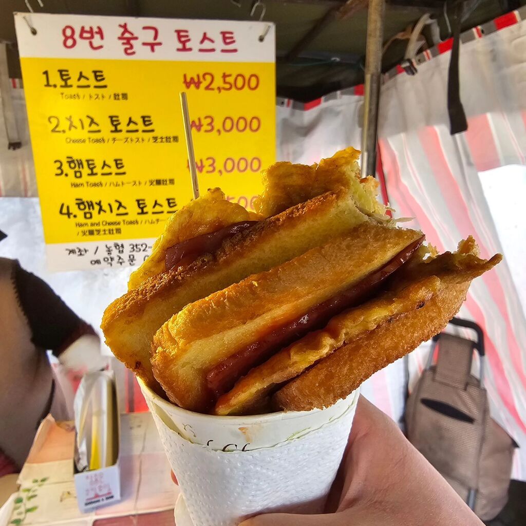 Yang_TaeHo's tweet photo. 출근 재미있다
#토스트 #길거리토스트 #신촌 #신촌역 # 아니 그래서 살은 언제 ㅃ... https://t.co/LaXXYK8zFp https://t.co/Fg9vp3AUv1