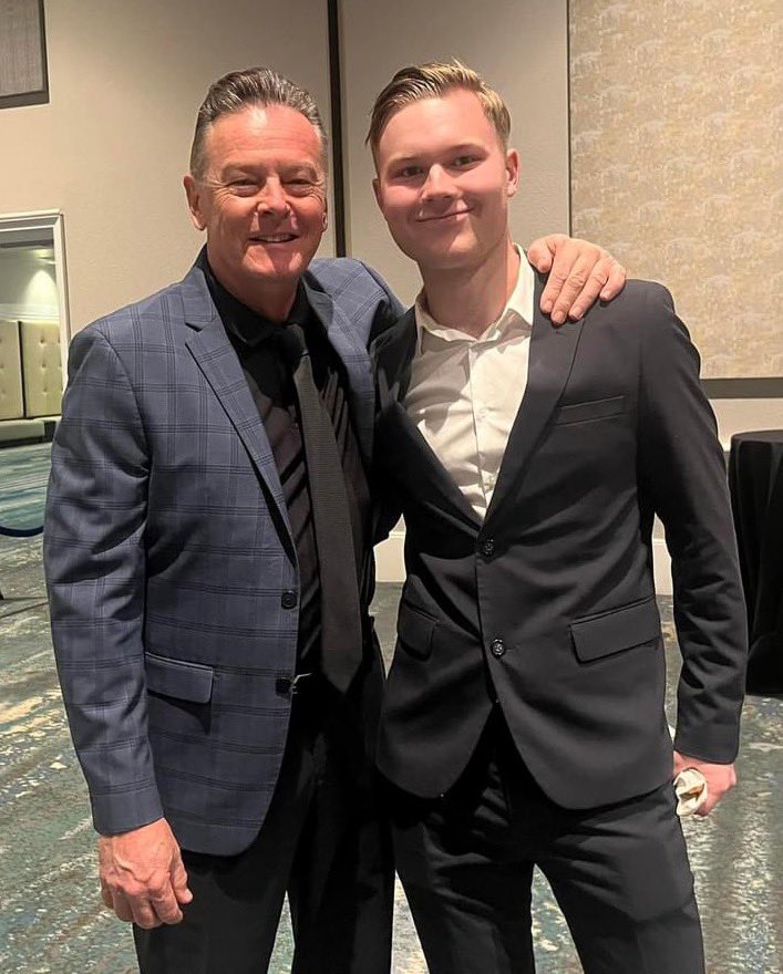 Great meeting 19yo Alex Persson announcer from Sweden at Dan Patch Awards, invited him to call a race at the Meadowlands on Friday! <a href="/kenvoiceover/">Ken Warkentin</a>