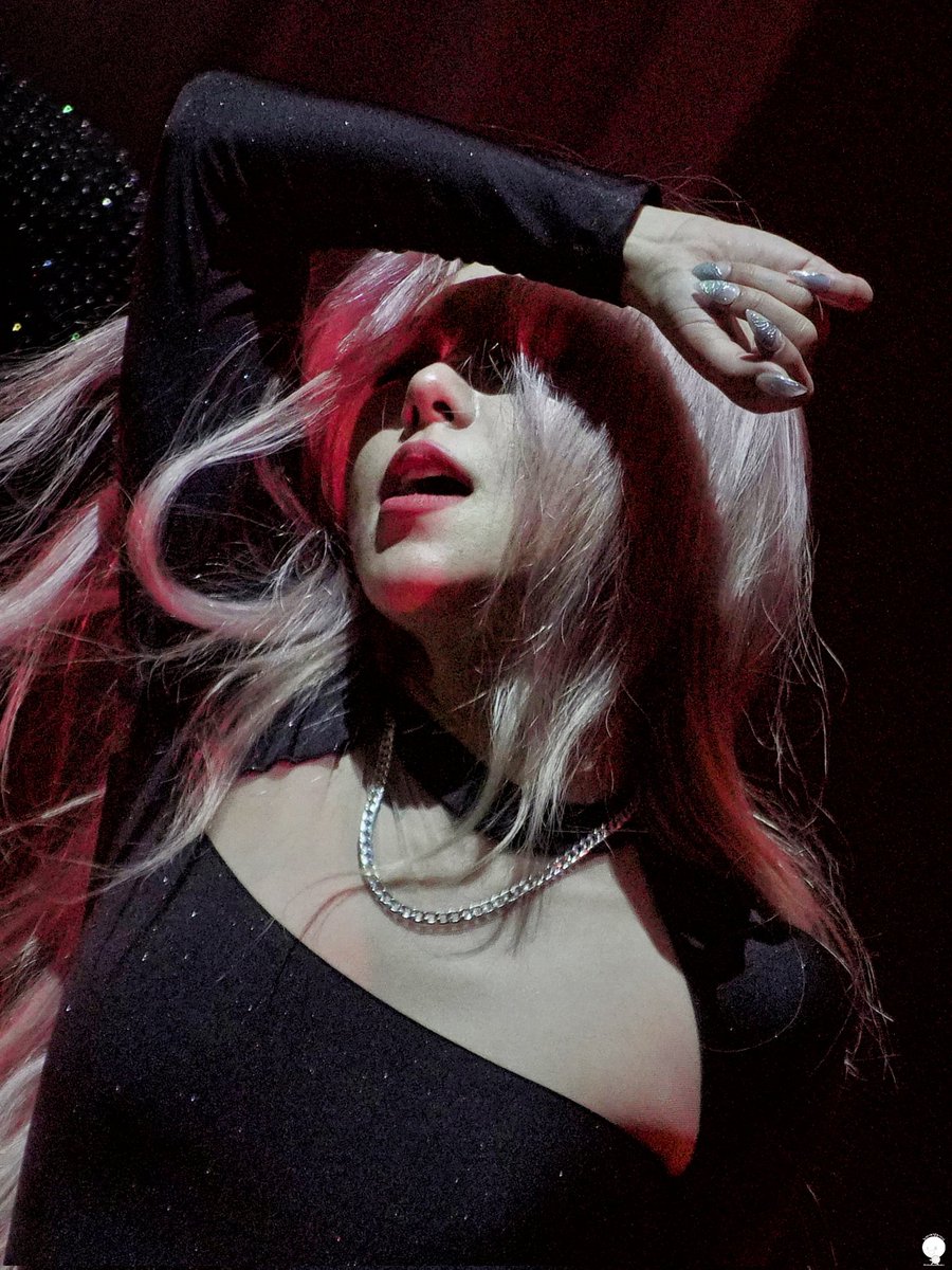 slowwalkbaby's tweet photo. 24.02.25. Whee in the Mood World tour seoul

#마마무 #휘인 https://t.co/BxqHg0kD5J