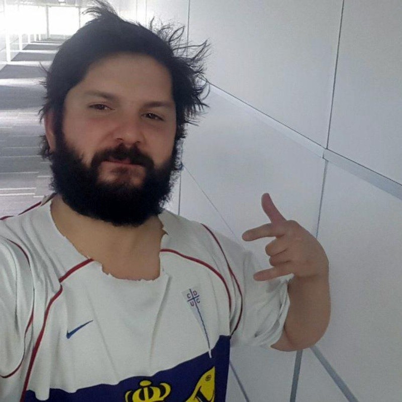 mxater's tweet image. boric viendo la novela #comolavidamisma