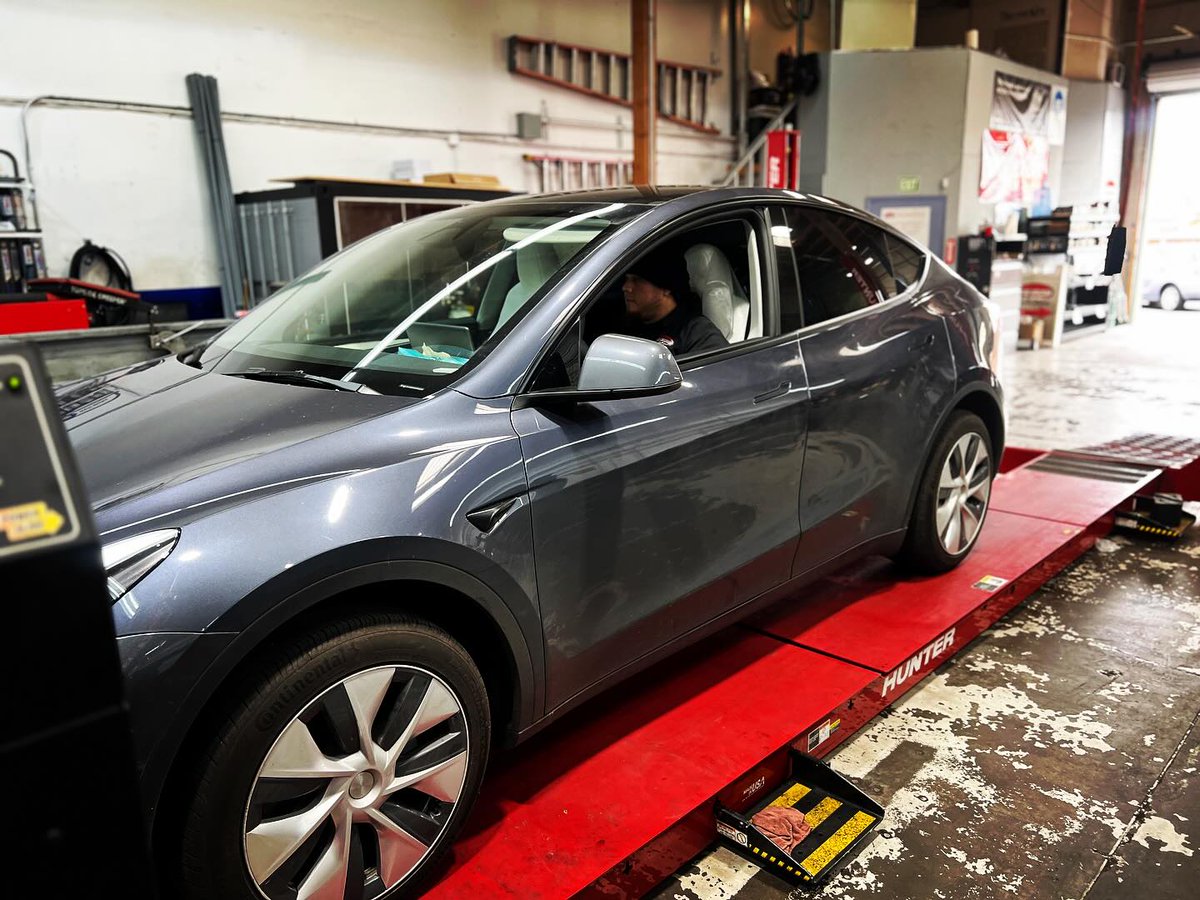 SVperf's tweet photo. Tesla Model Y rolling up for alignment and tire rotation 🛞X4.
For all your suspension, brakes, tire and alignment needs contact us today.  
#svperformance #autorepair #automotive #tireshop #vehiclemaintenance #vehiclealignment #vehiclebrakes #tesla #teslamodely @Tesla https://t.co/AOzrvD5ZRT