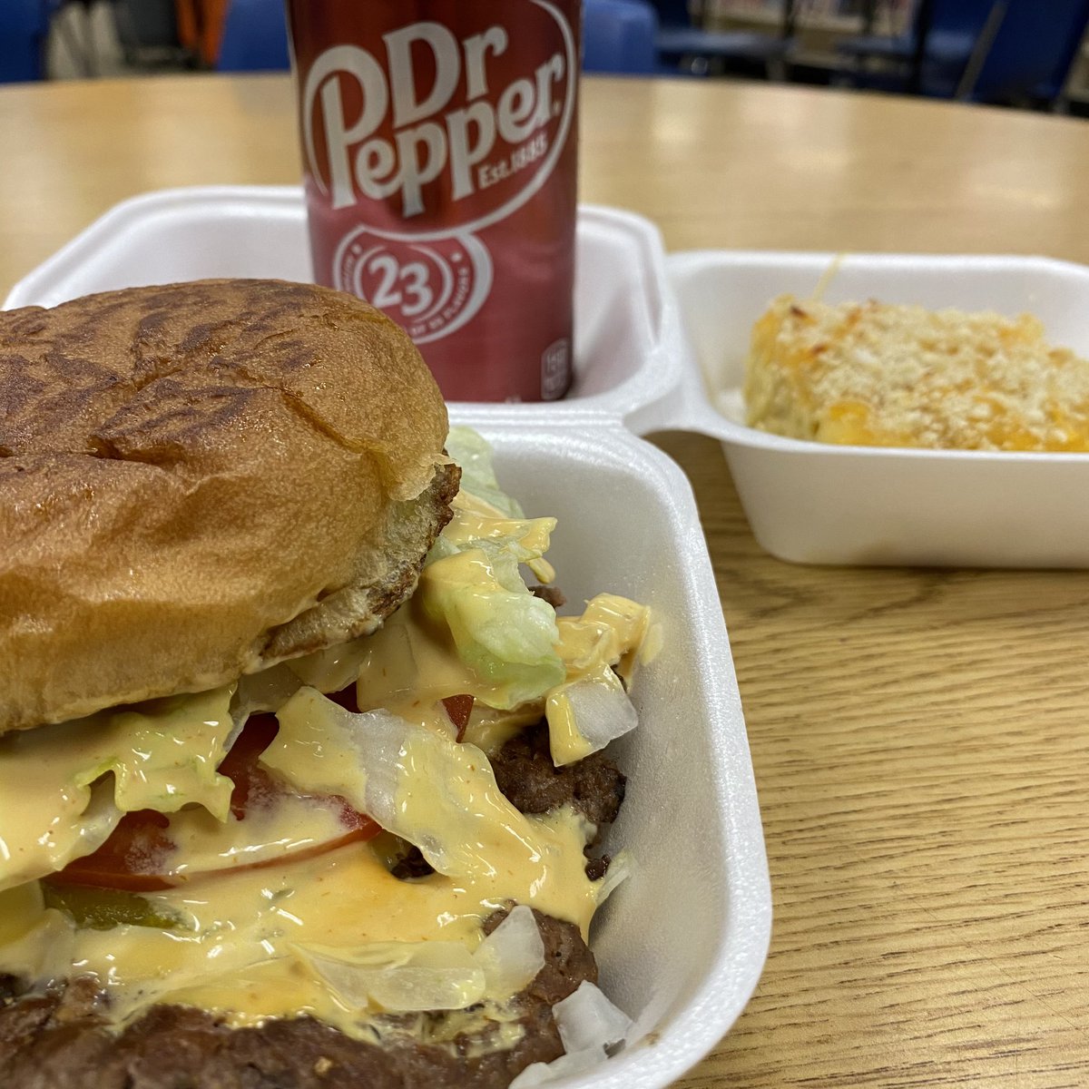 Classic Smash Burger with Mac & Cheese LKN Mobile Eats at Troutman Elementary School- Book Fair . . #letseat #smashburger #supportlocal #bookfair