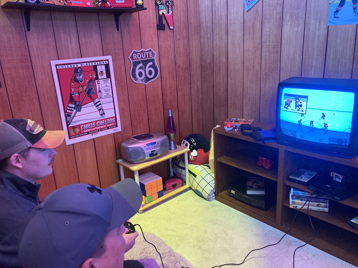 Curt_Russell10's tweet photo. @jayzawaski @BarstoolChief Day of a lifetime for #Chelios Night at the @UnitedCenter! Getting a chance to play NHL94 with my best friend like it was 1995 again! Only thing to possibly make that experience better was for Amonte to sign my CCM sweater.  Thanks @CHGO_Blackhawks https://t.co/ZnFIIcJw8N