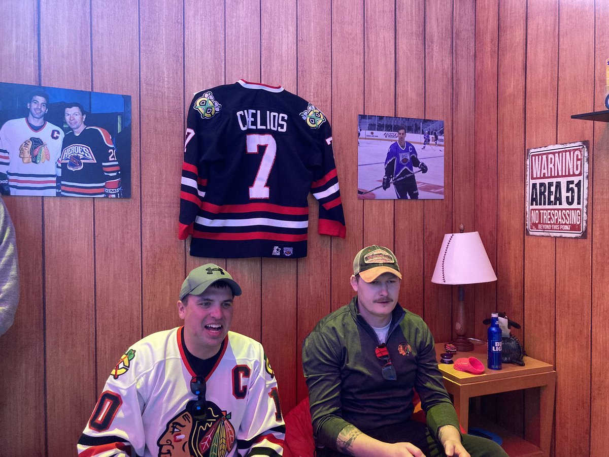 Curt_Russell10's tweet photo. @jayzawaski @BarstoolChief Day of a lifetime for #Chelios Night at the @UnitedCenter! Getting a chance to play NHL94 with my best friend like it was 1995 again! Only thing to possibly make that experience better was for Amonte to sign my CCM sweater.  Thanks @CHGO_Blackhawks https://t.co/ZnFIIcJw8N