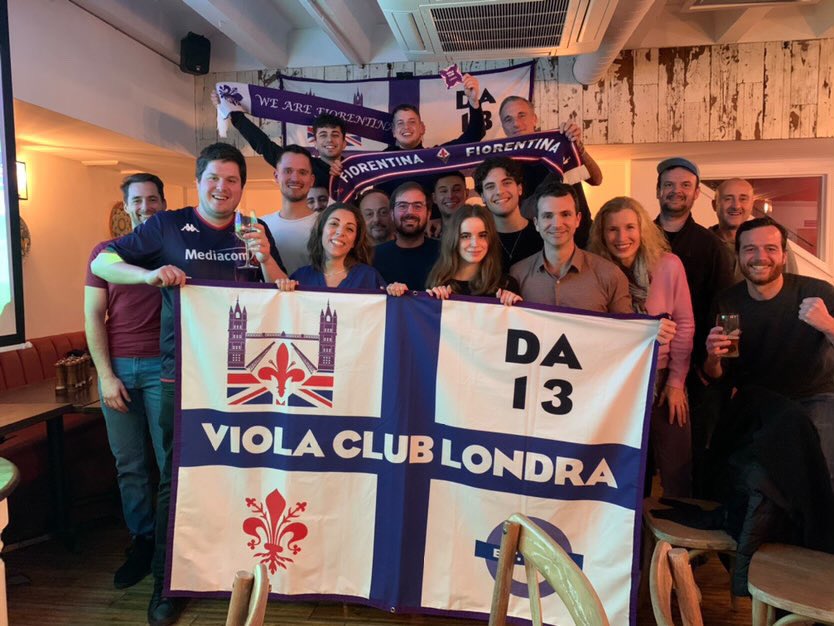 CiccioTavares's tweet photo. Tanto per non farsi mancare nulla ci si gusta la partita con chi la Fiorentina la vive costantemente a migliaia di kilometri di distanza. Un ringraziamento speciale e un abbraccio ai ragazzi del @ViolaClubLon22⚜️ https://t.co/cEzqkZa09D