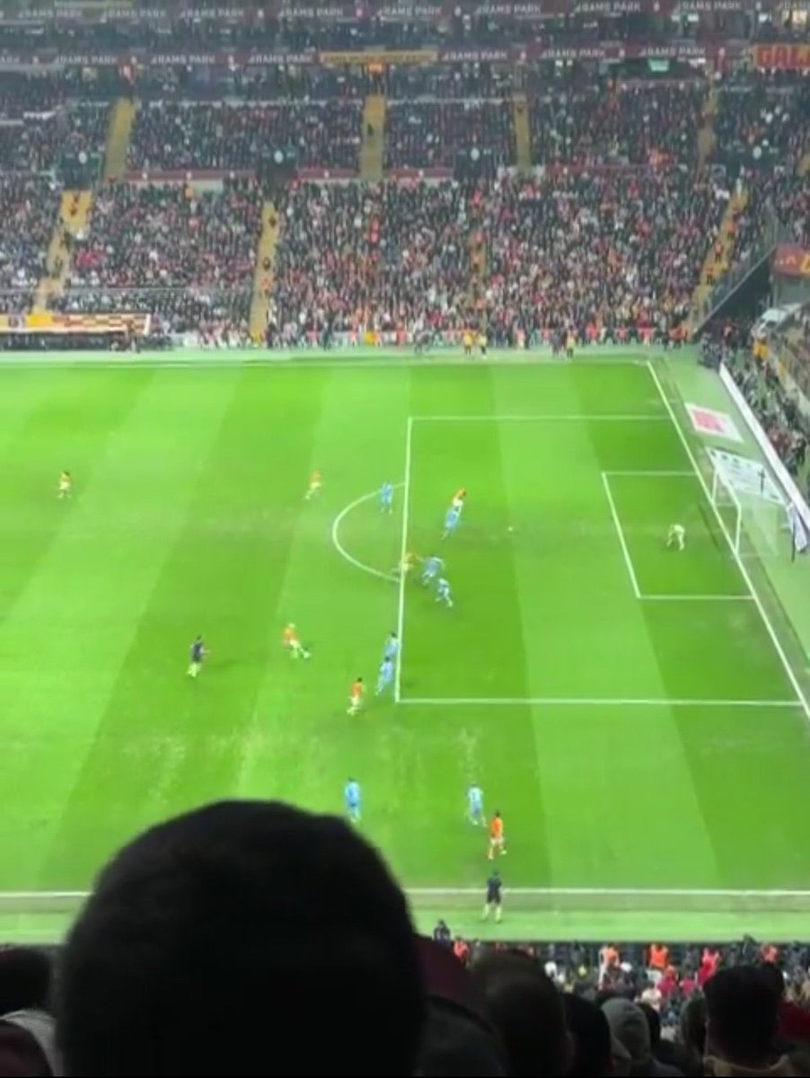 Adamlar bu pozisyona ofsayt değil diyerek algı yaratmaya çalışıyolar kafayı yersin😂