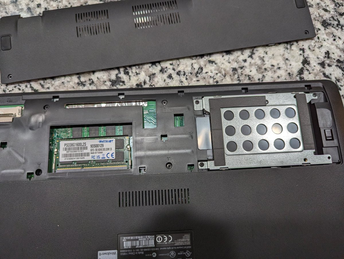 JustinKing113's tweet image. Brought this 10 year old Asus laptop back to life with:

-8 more gb RAM ($15)
-500 gb SSD ($30)
-Fresh Windows 10 install

#RepairDontReplace