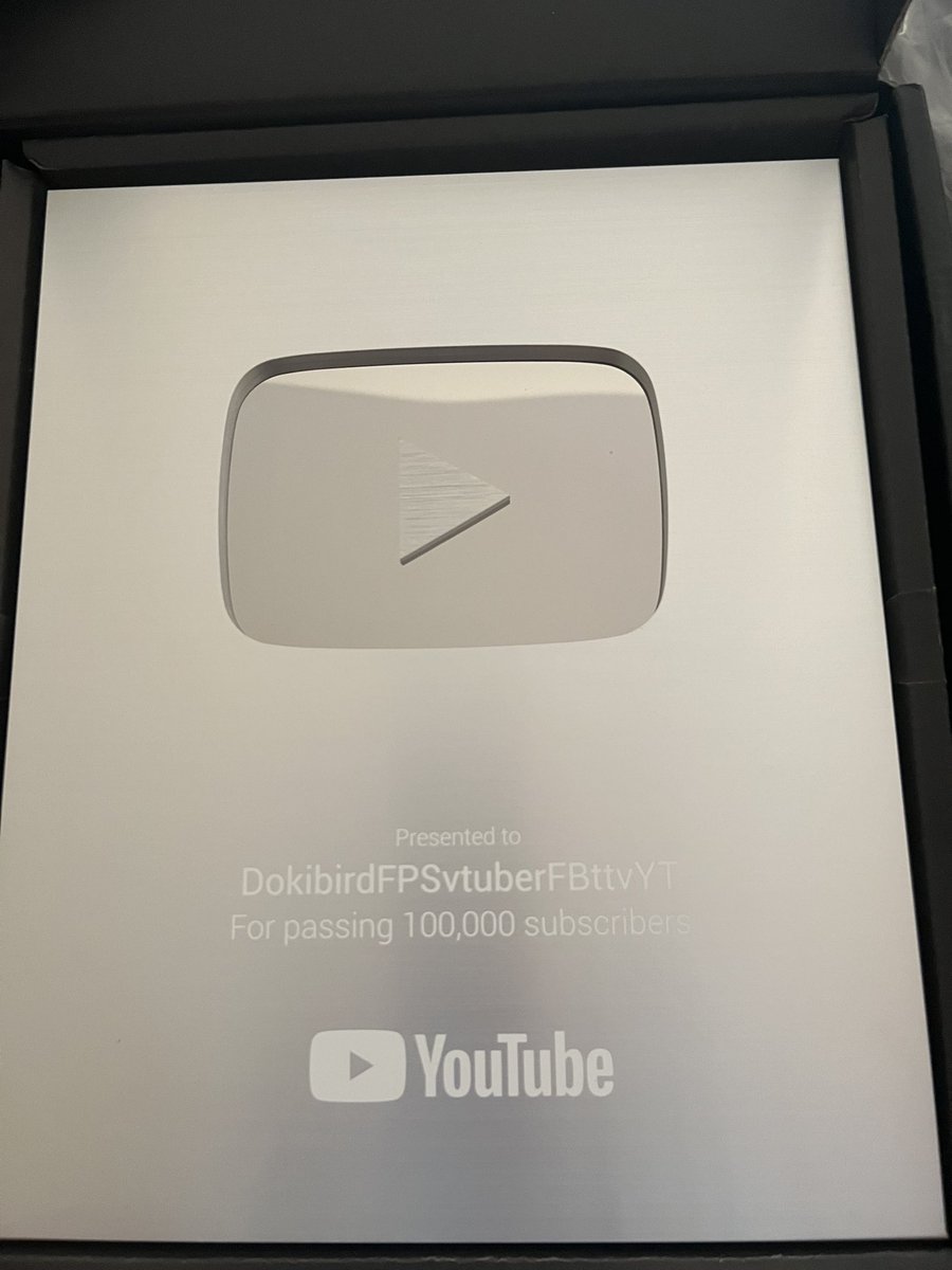 I can’t believe it, my first YouTube play button that I own 🥹 thank you dragoons for helping me accomplish this!! Now let’s try and get a million before the end of the year 💛