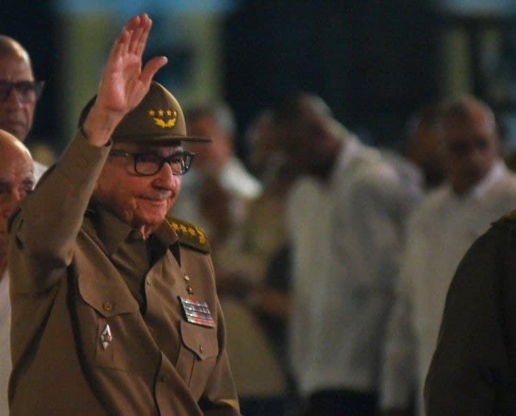 #RaúlEsRaúl. (...). El camino recorrido no ha sido fácil, hemos tenido que enfrentar la permanente y perversa agresividad del enemigo, que ha acudido incluso a la invasión militar, al terrorismo y a un despiadado y cruel bloqueo (...). #EstaEsLaRevolución.