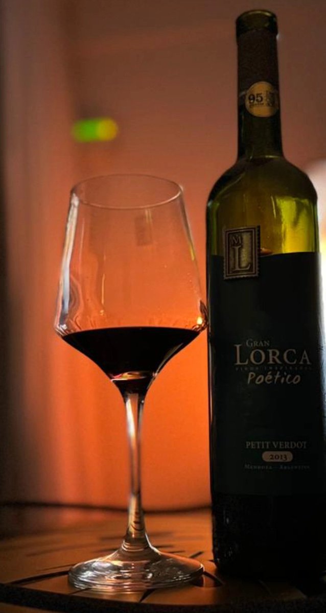 Elitapina's tweet photo. Gran equilibrio entre fruta y madera
Sobresalen los frutos rojos, algo especiado, de largo y persistente final #vino #wine #petitverdot #siempreconvino #winlover https://t.co/h6xK6du31x