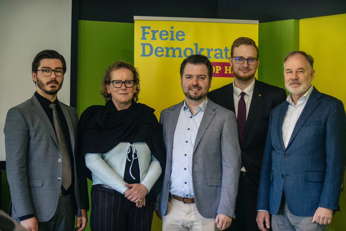 FDP_LSA's tweet photo. Kreisparteitag der @FDPHalleSaale beschließt Kommunalwahlprogramm, eingebracht von den Spitzenkandidaten Annett Krake, Josef Hebeda, Klaus E. Hänsel, Tim Kehrwieder, Torsten Schaper&amp;Annett Krake. Motto: MACHEN statt MECKERN. Zu Gast u.a. die Kreisvorsitzenden aus BLK, MD und SLK. https://t.co/zDG2ehk13i