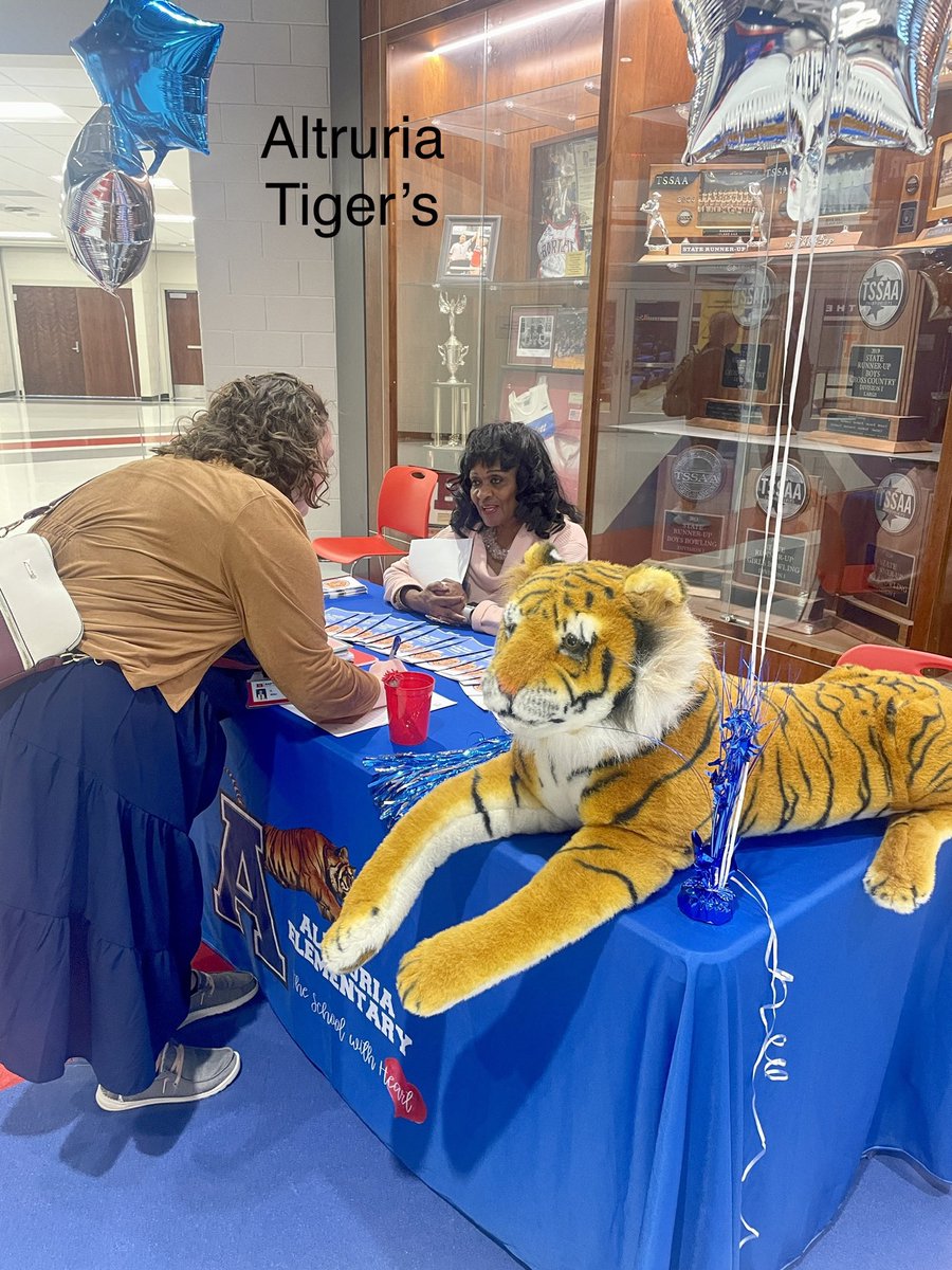 Successful Career Fair ⁦@BartlettSchools⁩ led by ⁦@HRBCS1⁩! #NoPlaceIdRatherB ⁦@AltruriaTigers⁩ ⁦@BESBartlett⁩ ⁦@EllendaleSchool⁩