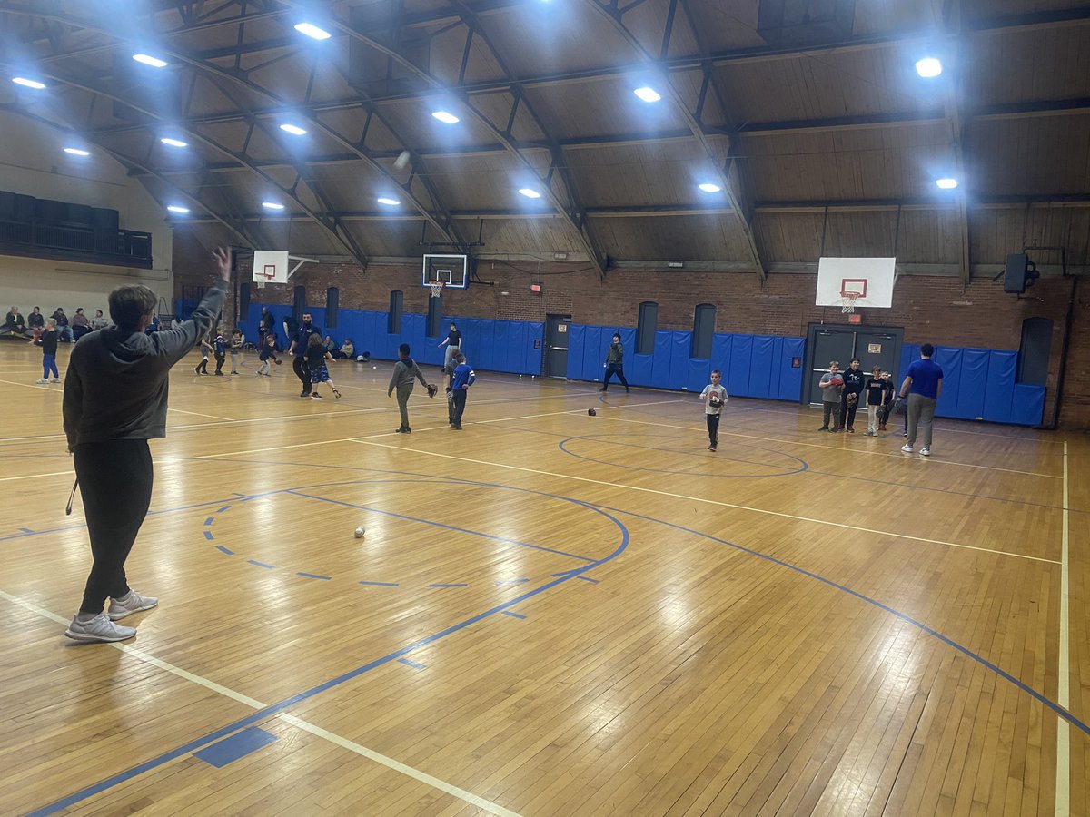 Thank you to all of the AHS baseball players who volunteered at Skills and Drills tonight and over the past few months. Thank you as always to AYB for having us. 

Baseball Season is right around the corner. ⚾️ ☀️
