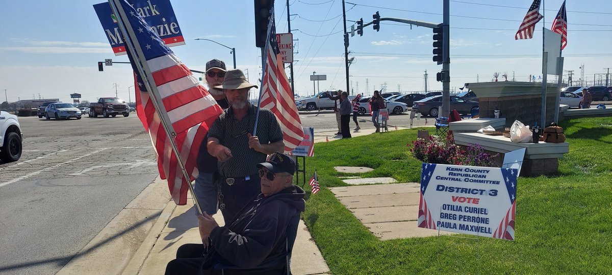 ChrisMathysCA21's tweet photo. "Get Out The Vote” rally in Bakersfield. Thousands of cars honked for support. 
We were able to spread the word on how important it is to vote for conservatives in Congress and the Republican Central Committee.  
Special thanks to everyone for all of their help. https://t.co/UgzxwdWAZp