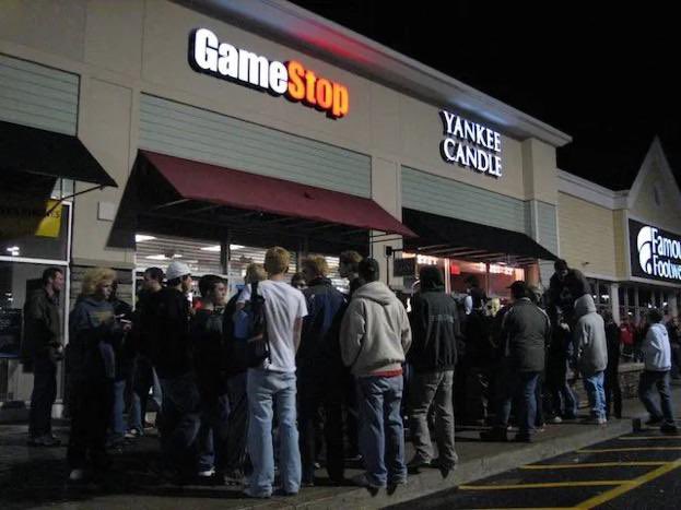 StillGroov's tweet image. I can’t wait to be at @GameStop super deep (pause) for the Midnight release of @EASPORTSCollege  like the old days! Hopefully they have the tournament for a free copy of the game again. #Cfb #PS50