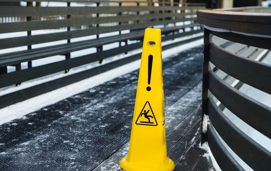 WorcesterLegal's tweet photo. Victim of a slip &amp; fall on snow/ice in Massachusetts? Understand premises liability &amp; your rights. Property owners must ensure safety by timely snow &amp; ice removal. Facing such an accident? Our legal experts can guide you towards compensation. #SlipFallMA

https://t.co/7A90s5MPN0 https://t.co/E2T27v0x3p