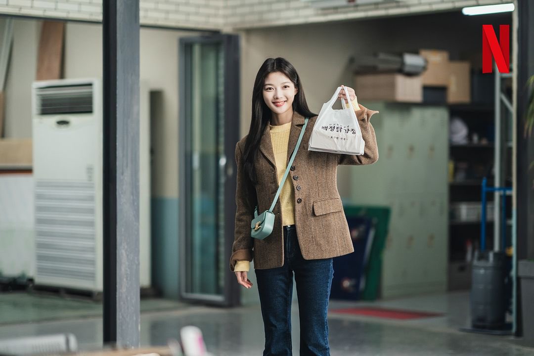 kdrama_menfess's tweet photo. •kdm• kim yoojung still cuts for chicken nugget 🐣

akhirnya dapet still cuts yg bentukannya bukan ayam goreng 🤣
https://t.co/eBZK7HcygJ