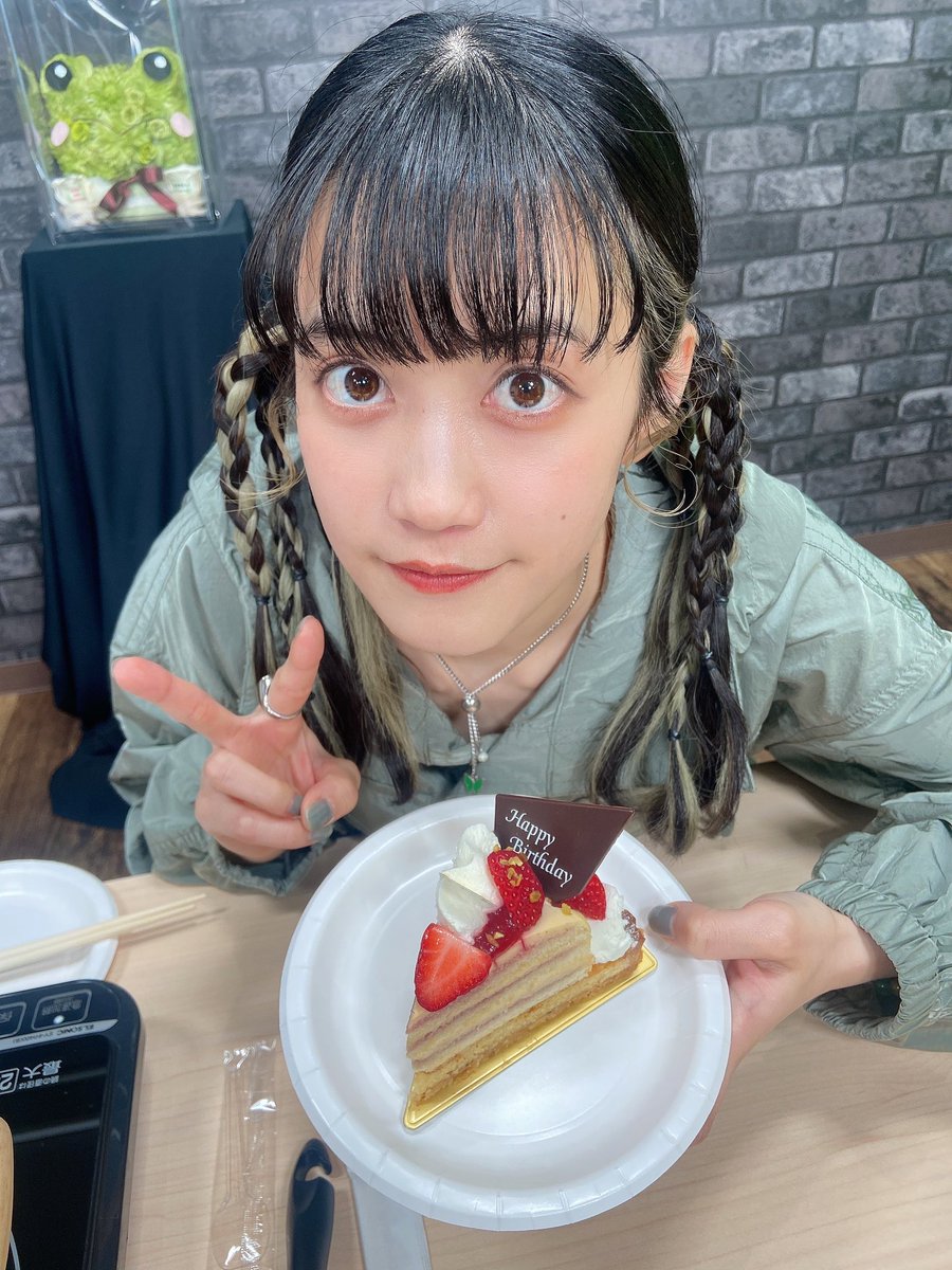 k_moeka_'s tweet photo. おはぴ🌞
私とポケモン爆誕しました🪼
おめでとう🎉 https://t.co/GwzoQS4lMW