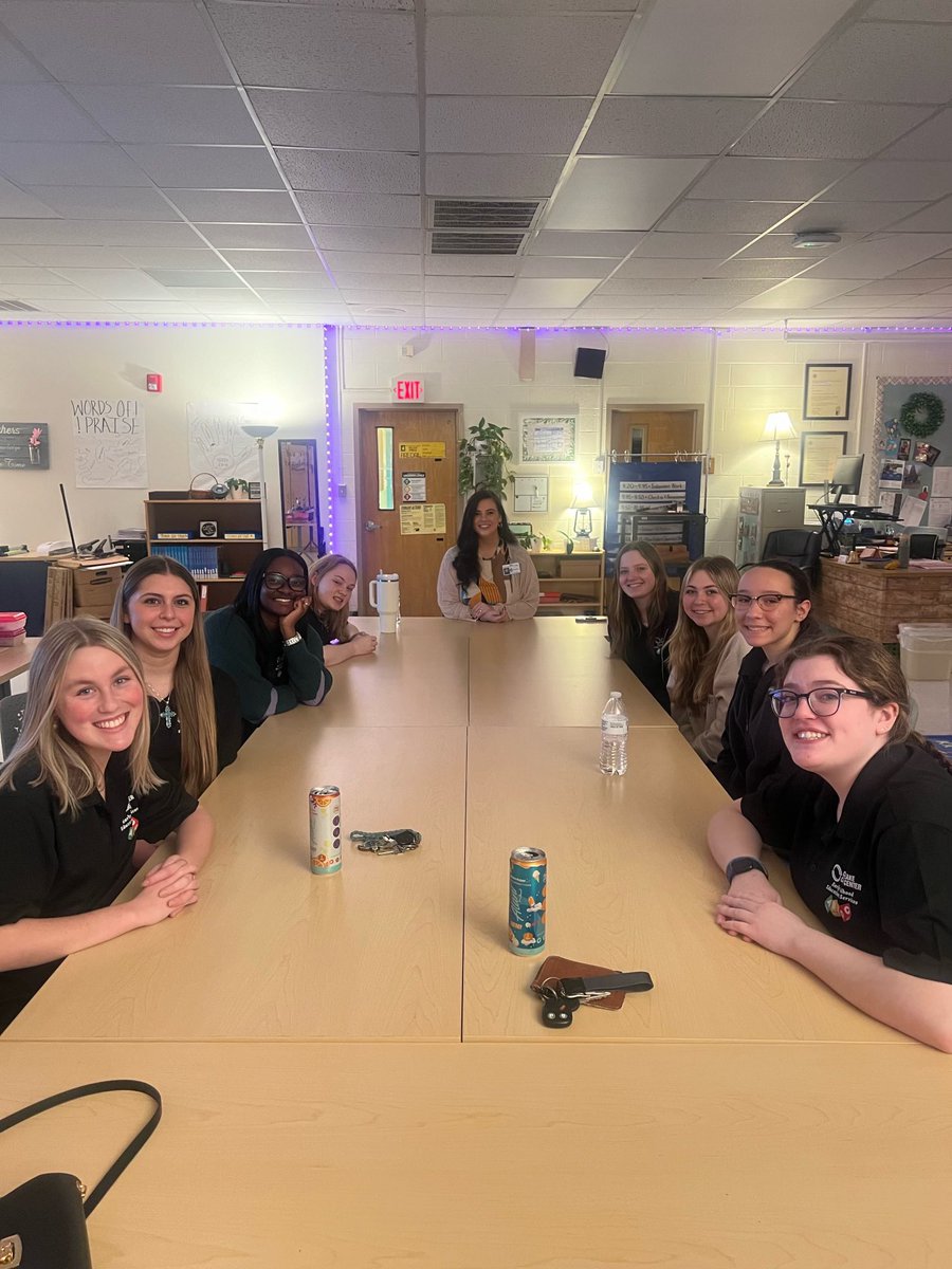 cpkcareercenter's tweet photo. Thank you, @drbnwalker, for visiting Early Childhood Education today! Your passion for and love of education was evident and the students enjoyed your authenticity! We appreciate all you do to serve the students of @cpschoolsva! 💚🌪💙#3Cs #ProudtobeCCC #ALLIN https://t.co/NYJHdTlHQj