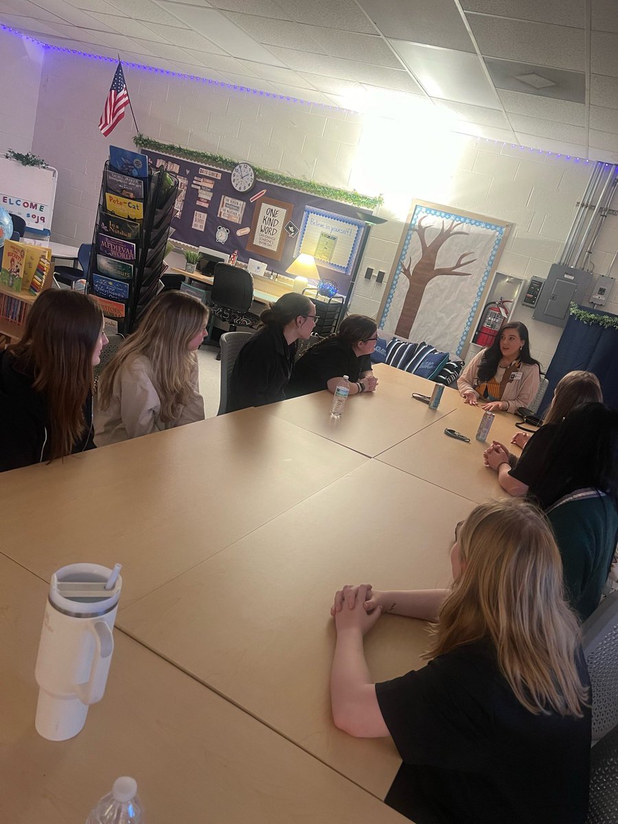 cpkcareercenter's tweet photo. Thank you, @drbnwalker, for visiting Early Childhood Education today! Your passion for and love of education was evident and the students enjoyed your authenticity! We appreciate all you do to serve the students of @cpschoolsva! 💚🌪💙#3Cs #ProudtobeCCC #ALLIN https://t.co/NYJHdTlHQj